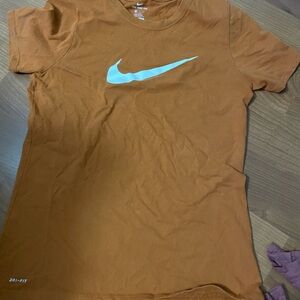 Women’s Nike tshirt